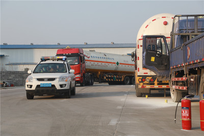 東海市危貨與普貨運輸企業(yè)聯(lián)合開展道路應(yīng)急救援演練